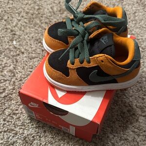 Nike Infant/Toddlers “Ceramic” Black and Orange Sneakers